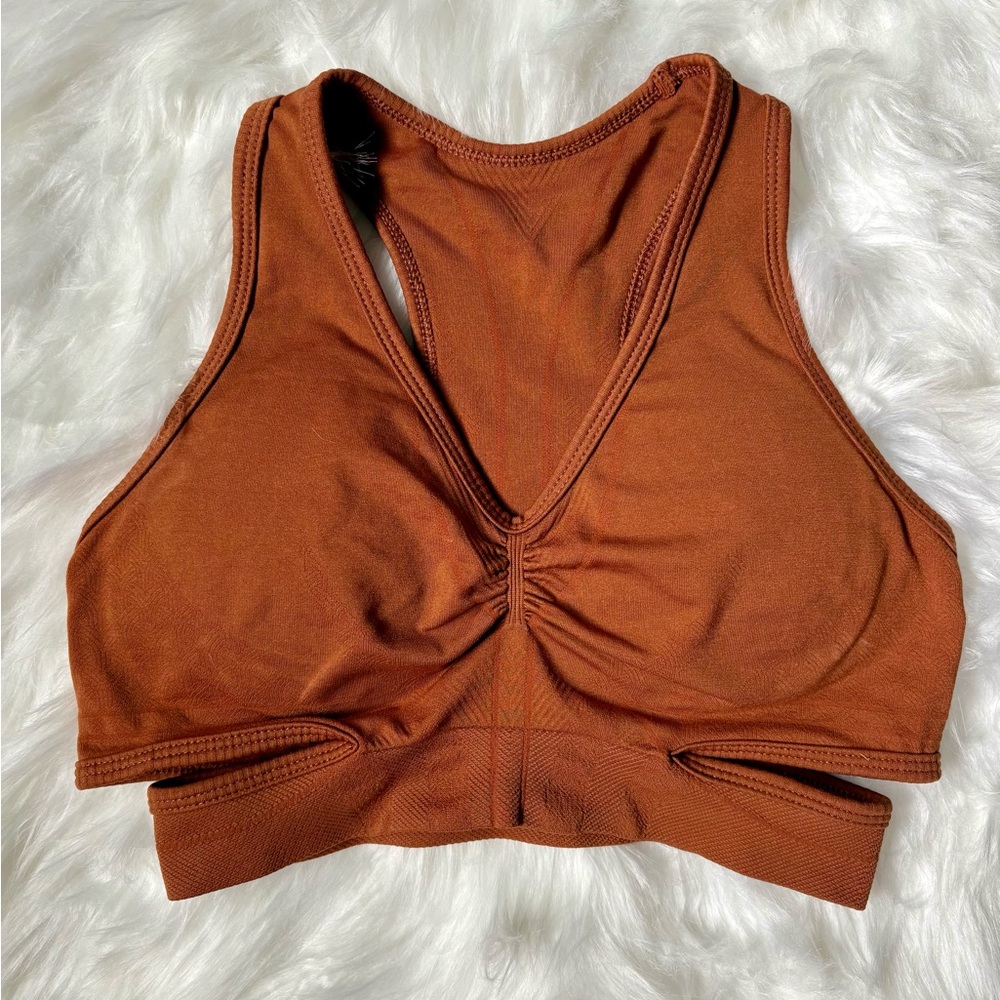 Alphalete Stratus sports bra